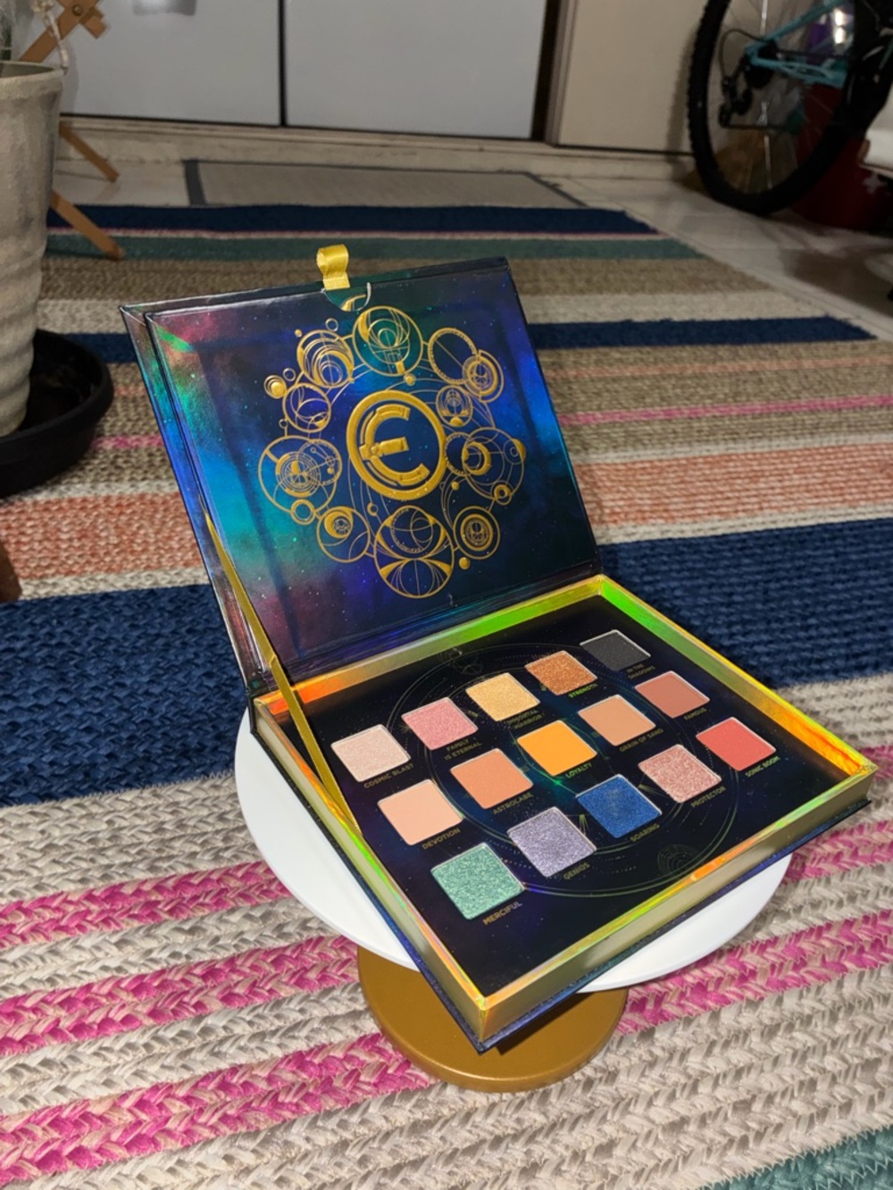 Urban Decay Eternals Eyeshadow Palette - Black & Gold - Picture 8 of 8
